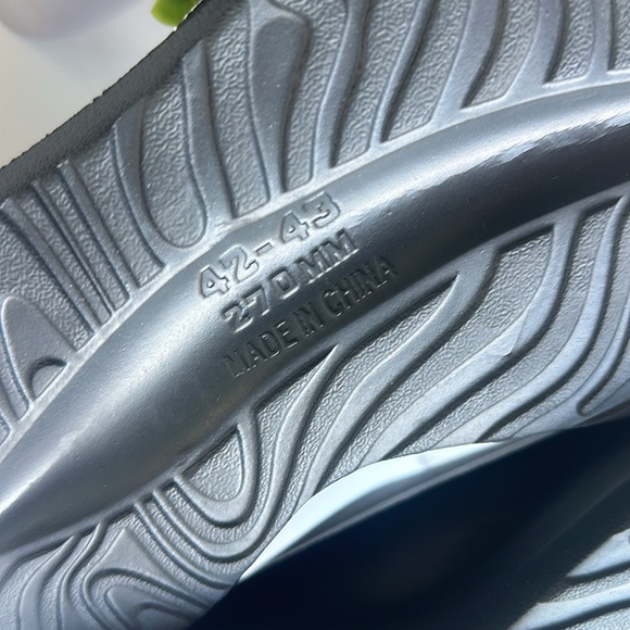 Hollow Out Futuristic Beach Slippers In Black and White-Sz 42-43-US 10-10.5 - Picture 11 of 15